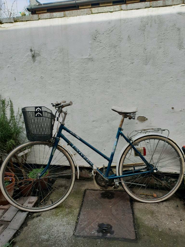 universal la riviera ladies bike